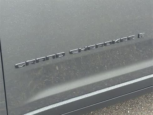 New 2025 Jeep Grand Cherokee Altitude image 13