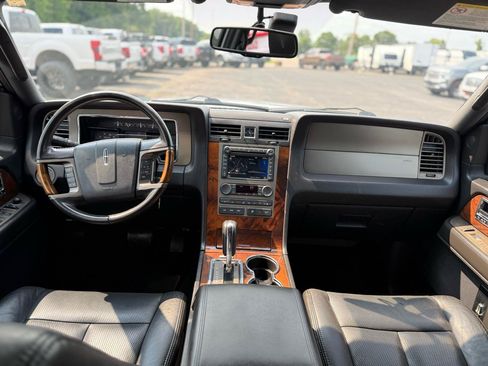 Used 2012 Lincoln Navigator 2WD image 19