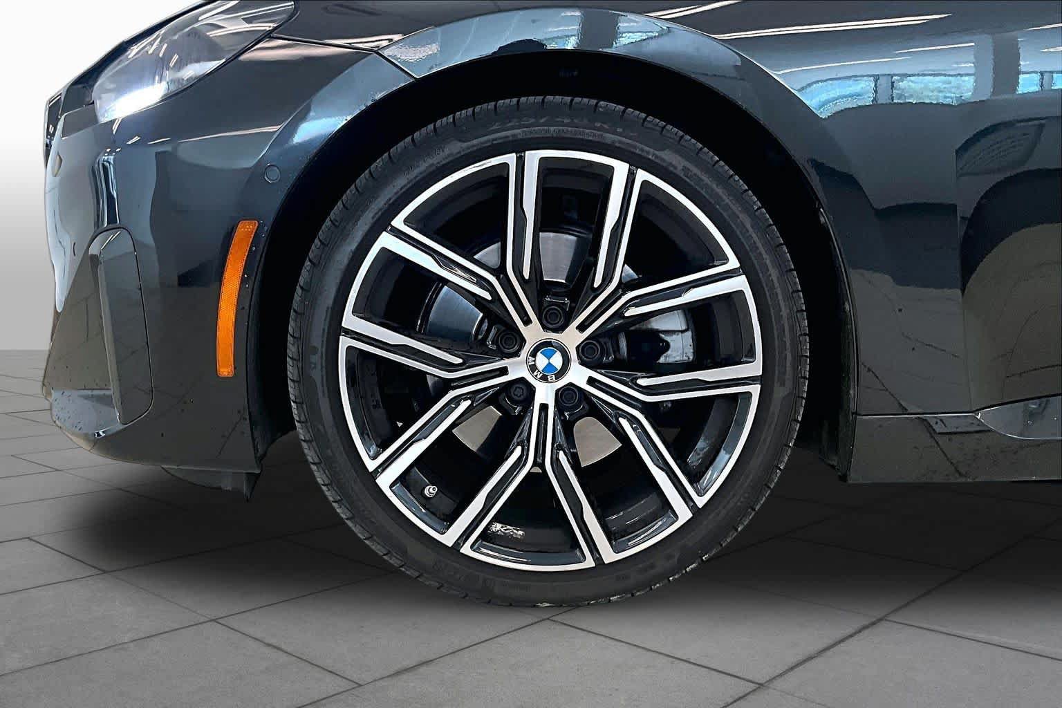 Used 2024 BMW 230i Coupe w/ Convenience Package RWD image 9