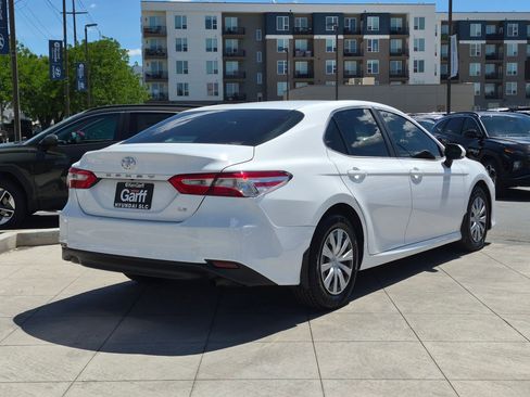 Used 2019 Toyota Camry LE FWD image 3