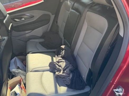 Used 2024 GMC Terrain SLT image 17