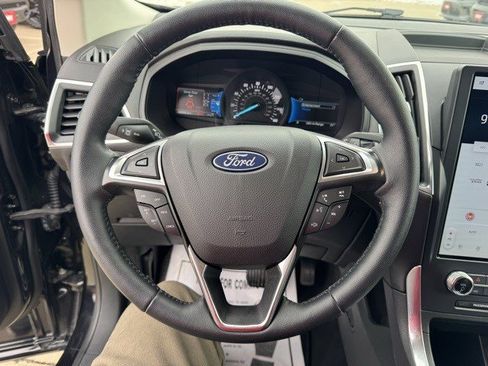 Used 2024 Ford Edge Titanium image 17
