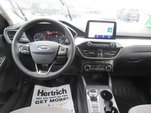 Used 2022 Ford Escape SE w/ SE Sport Appearance Package AWD/4WD image 17