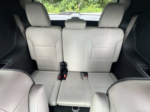 Certified 2025 GMC Acadia Elevation w/ Elevation Premium Package AWD/4WD image 24