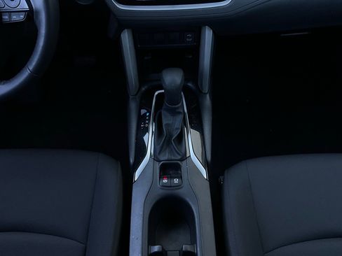 Used 2025 Toyota Corolla Cross LE image 14