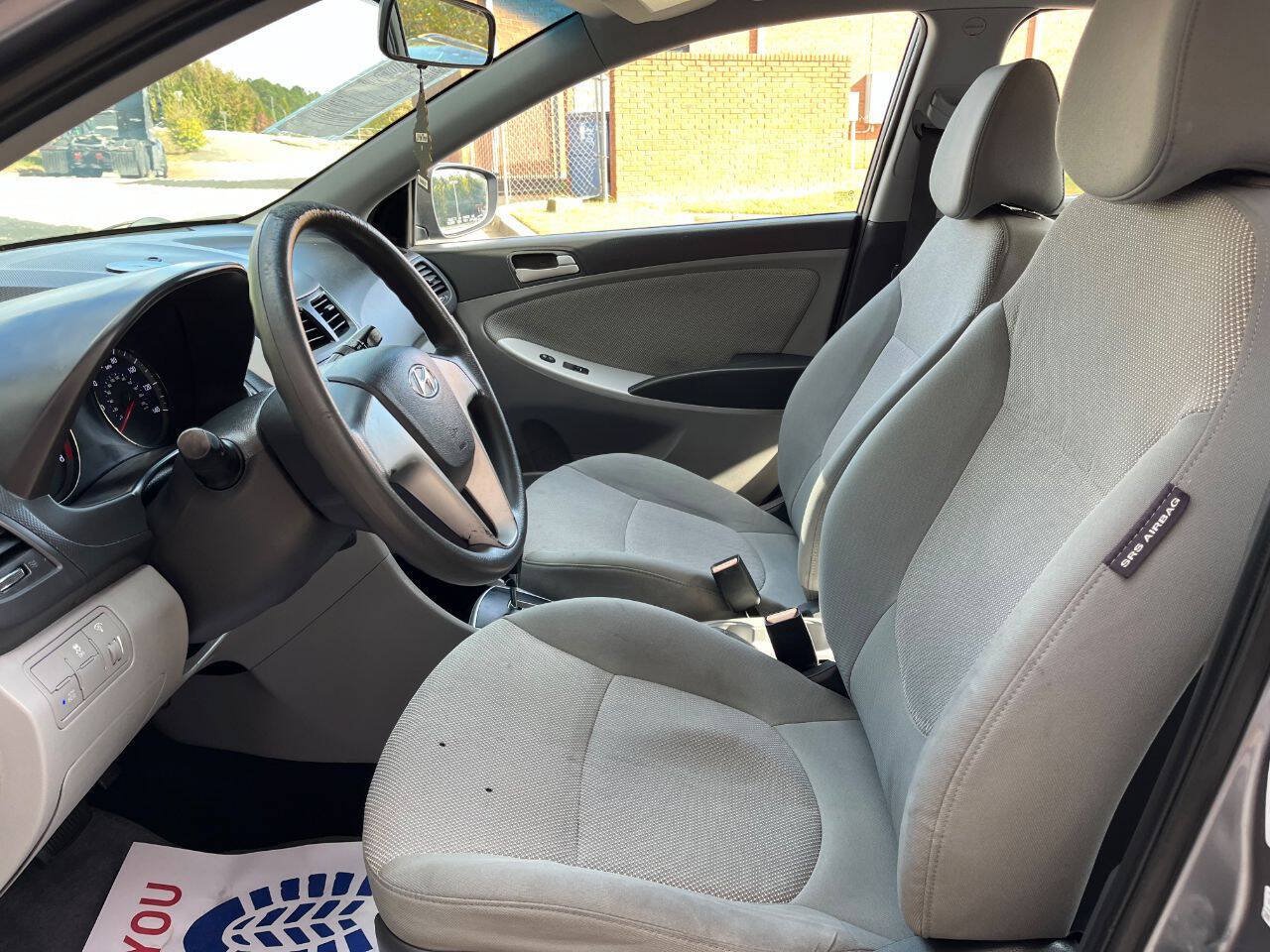 Used 2013 Hyundai Accent GLS FWD image 9