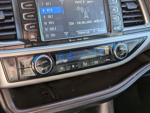 Used 2019 Toyota Highlander Limited image 22