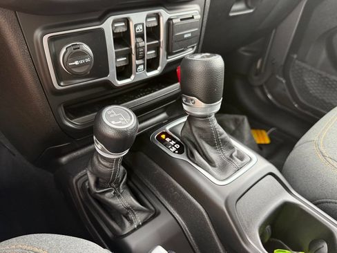 Used 2025 Jeep Wrangler Unlimited Sport AWD/4WD image 20