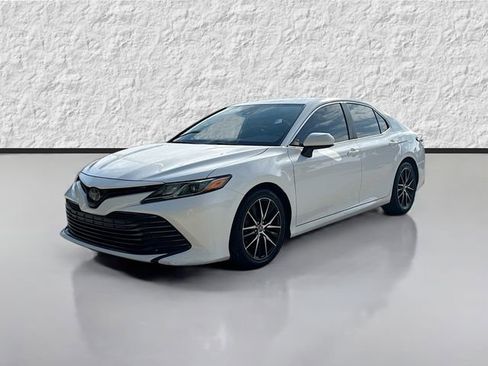 Used 2020 Toyota Camry LE image 7