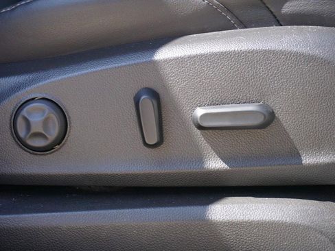 Used 2019 Buick Envision Essence image 28