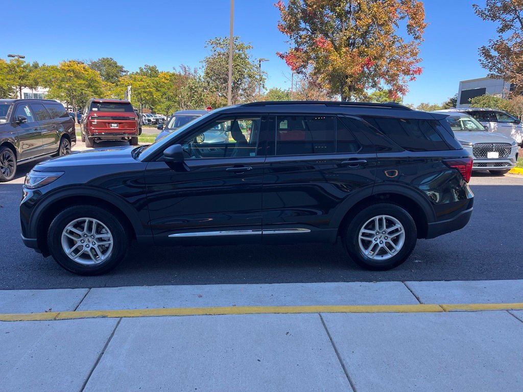 Used 2025 Ford Explorer Active AWD/4WD image 5