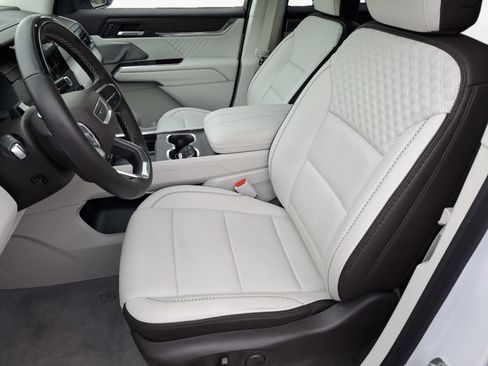Used 2024 GMC Acadia Denali w/ Super Cruise Package FWD image 9
