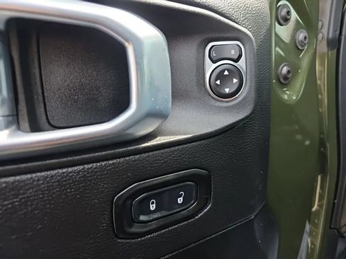 Used 2021 Jeep Gladiator Rubicon AWD/4WD image 13