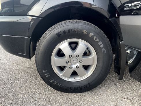 Used 2009 Dodge Sprinter 2500 image 36