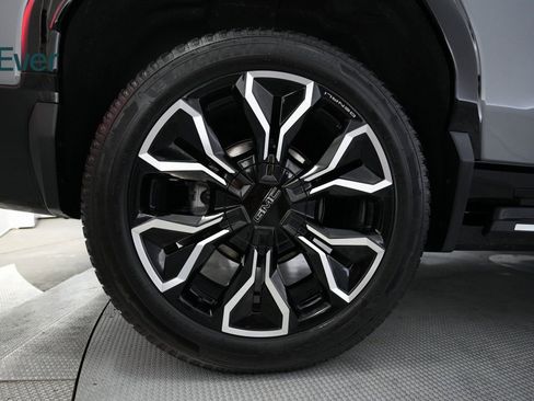 Used 2024 GMC Sierra EV Denali image 11