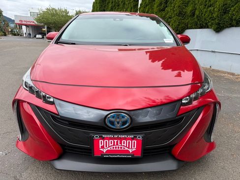 Used 2020 Toyota Prius Prime XLE FWD image 3
