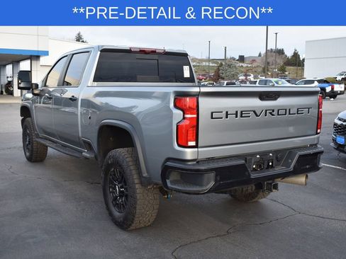 Used 2025 Chevrolet Silverado 2500 ZR2 w/ Technology Package image 3