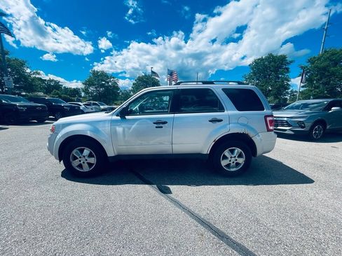 Used 2011 Ford Escape XLT w/ Class II Trailer Tow Pkg FWD image 2