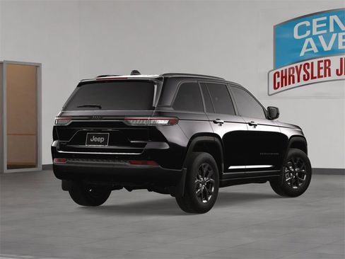 New 2025 Jeep Grand Cherokee Altitude image 5