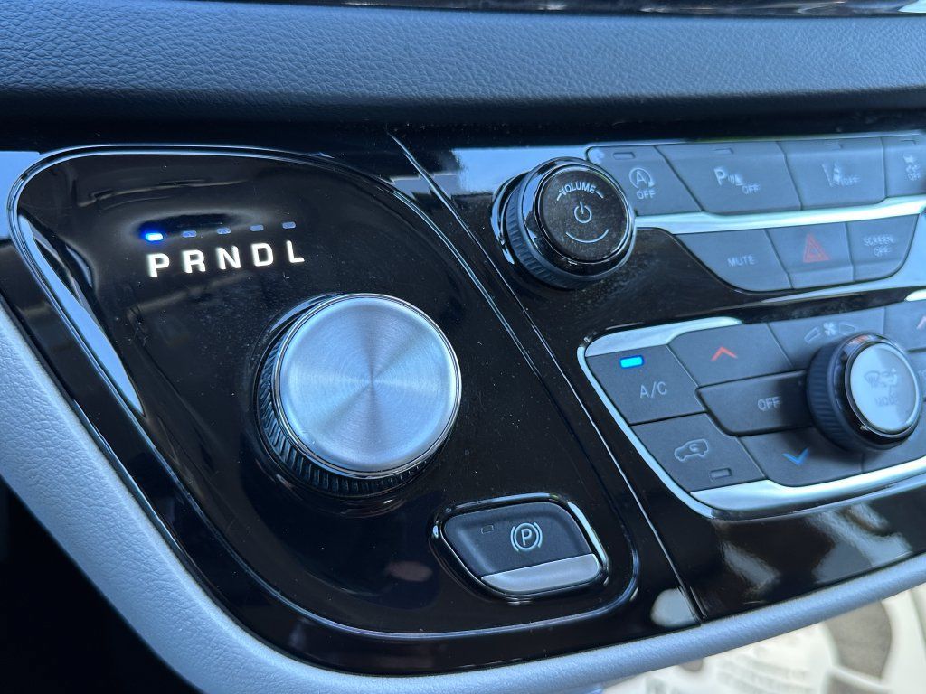 Used 2023 Chrysler Pacifica Touring-L FWD image 30