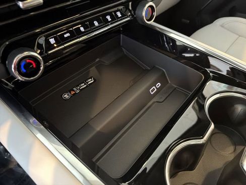 New 2026 Chevrolet Suburban Premier w/ Sun And Tow Package image 31