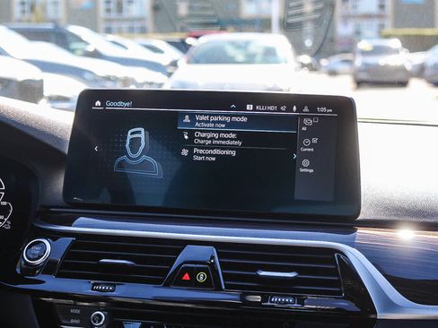 Certified 2023 BMW 530e w/ Convenience Package image 14