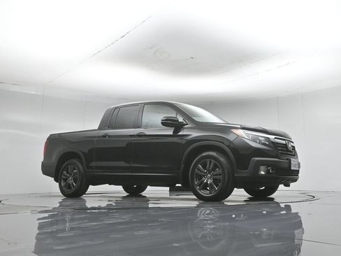 Used 2019 Honda Ridgeline Sport image 2