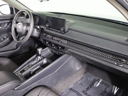 Used 2025 Honda Accord LX image 17