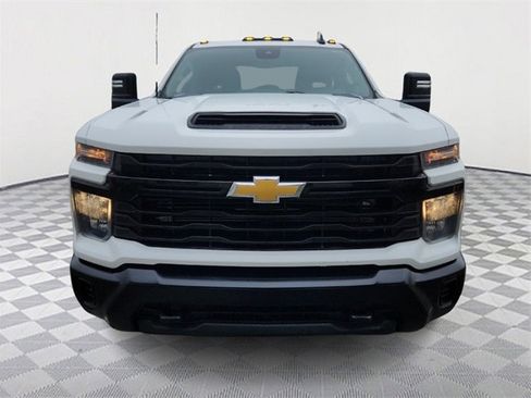 Used 2024 Chevrolet Silverado 2500 W/T image 2