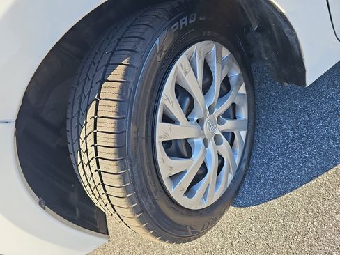 Used 2017 Toyota Corolla LE image 28