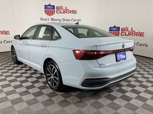 Used 2025 Volkswagen Jetta SE image 5