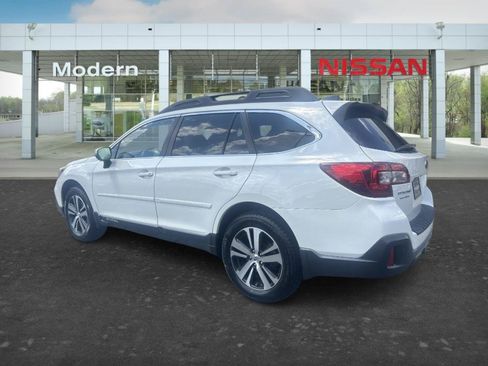Used 2018 Subaru Outback 2.5i Limited AWD/4WD image 3