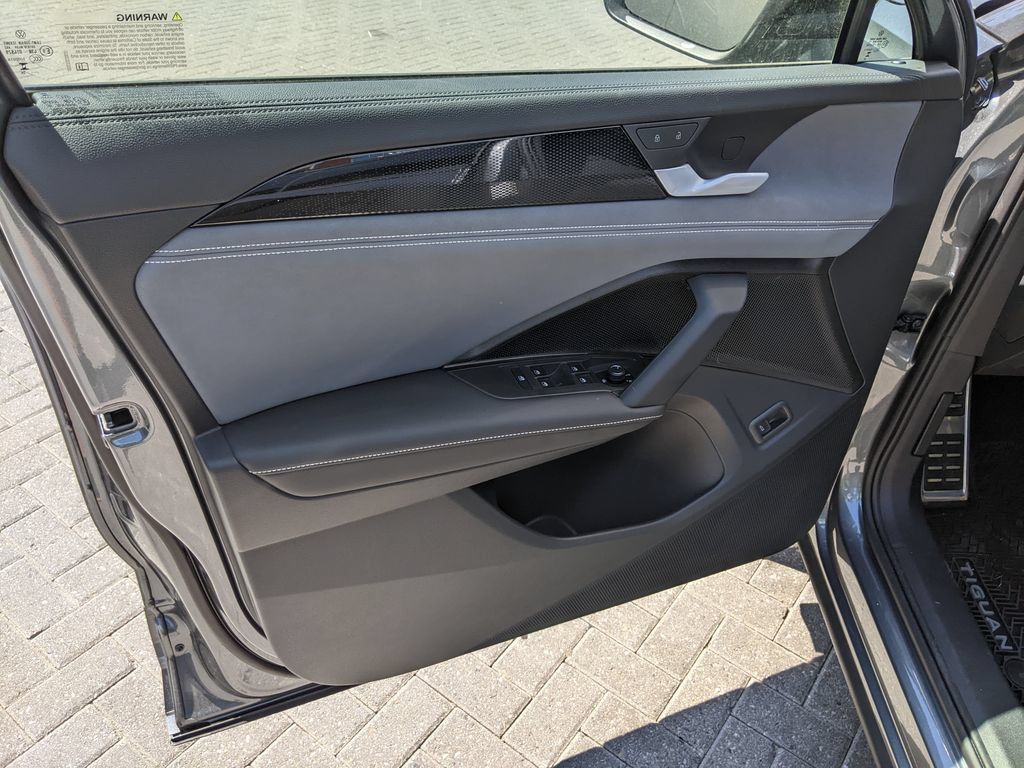 New 2026 Volkswagen Tiguan SE R-Line AWD/4WD image 9