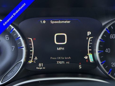 Used 2023 Chrysler Pacifica Touring-L image 16