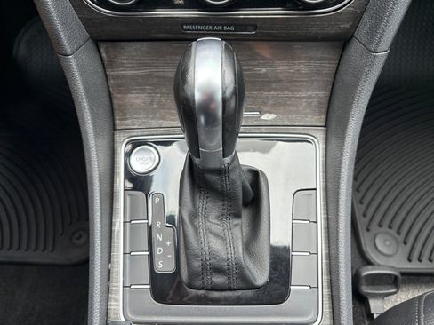 Used 2016 Volkswagen Passat 1.8T SE FWD image 15