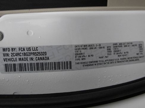 Used 2023 Chrysler Pacifica Touring-L image 41