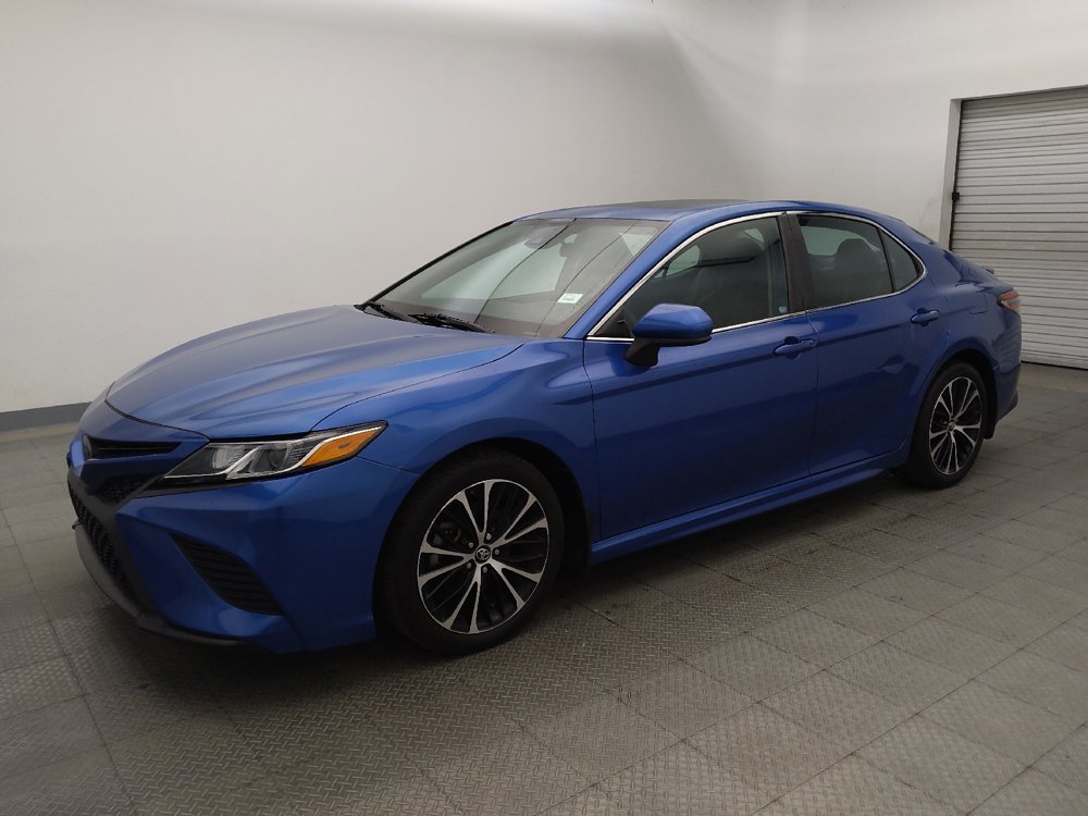 Used 2019 Toyota Camry SE FWD image 2