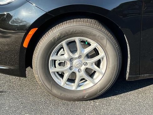 New 2026 Chrysler Pacifica Select image 11