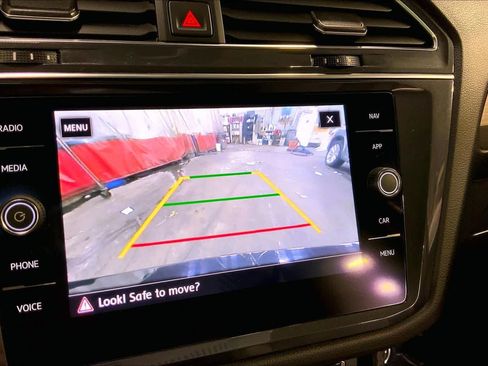 Used 2020 Volkswagen Tiguan SEL image 27