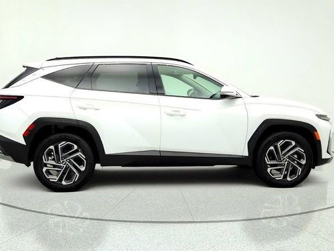 Used 2025 Hyundai Tucson Limited AWD/4WD image 4