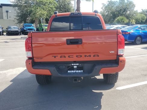 Used 2017 Toyota Tacoma SR5 w/ Tow Package RWD image 7
