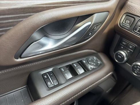Used 2022 GMC Yukon XL Denali AWD/4WD image 37
