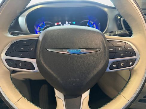 Used 2019 Chrysler Pacifica Limited w/ Advanced Safetytec Group FWD image 13