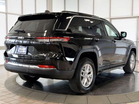 Used 2024 Jeep Grand Cherokee Laredo X AWD/4WD image 8