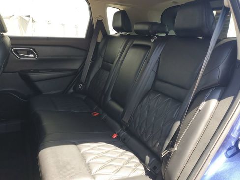 Used 2021 Nissan Rogue Platinum image 14