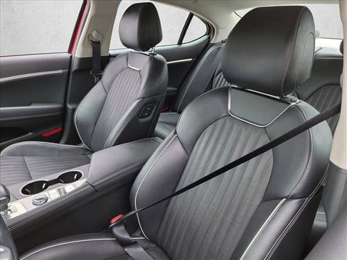 Used 2019 Genesis G70 3.3T Advanced RWD image 13