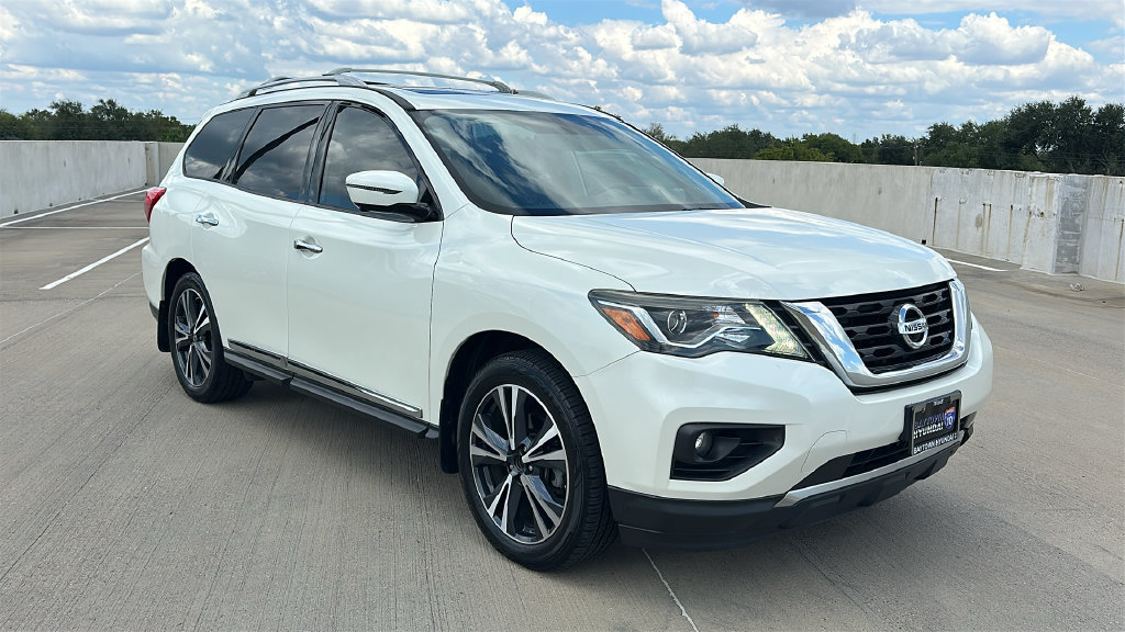 Used 2017 Nissan Pathfinder Platinum w/ Family Entertainment Package FWD image 16