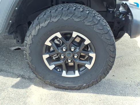 Used 2024 Jeep Wrangler Unlimited Rubicon 4xe AWD/4WD image 9