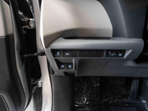 Used 2023 Toyota Sienna XLE FWD image 11