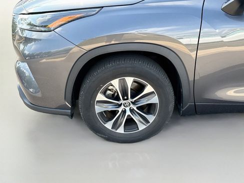 Used 2022 Toyota Highlander XLE FWD image 30
